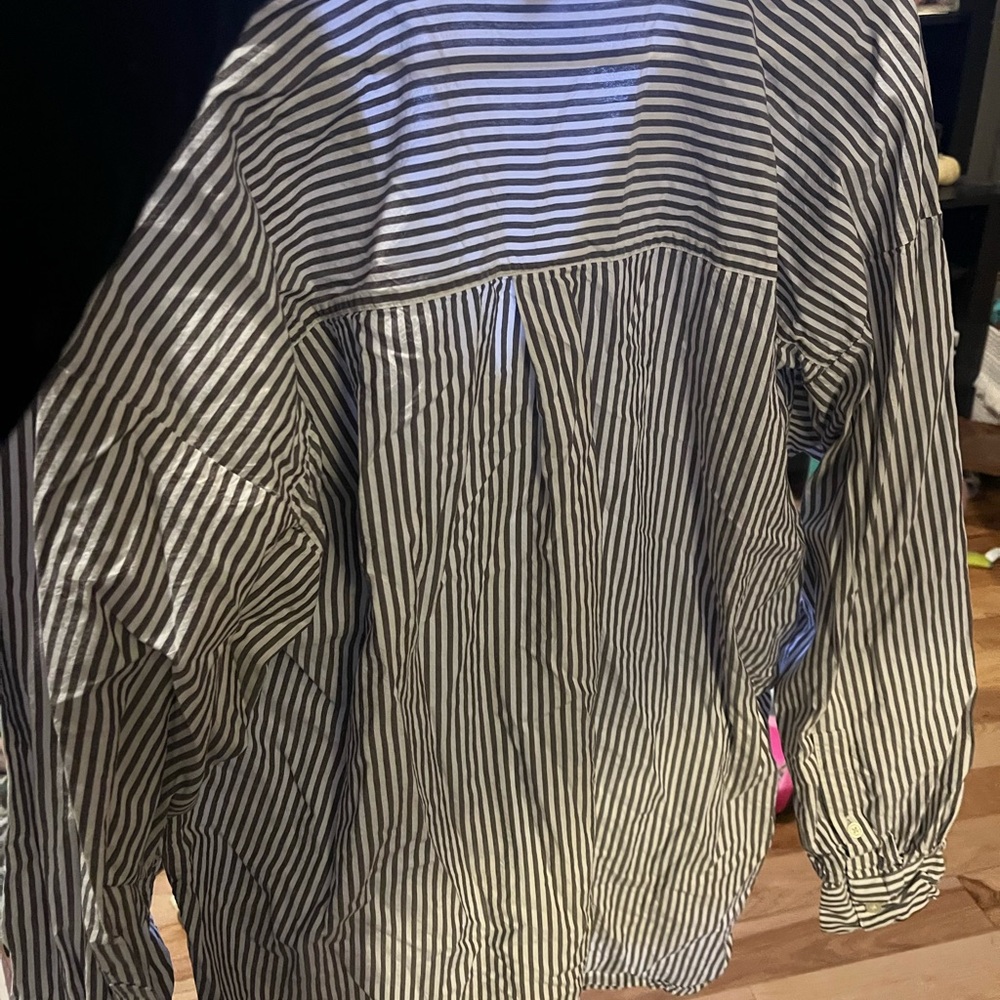 Button down - Picture 3 of 3
